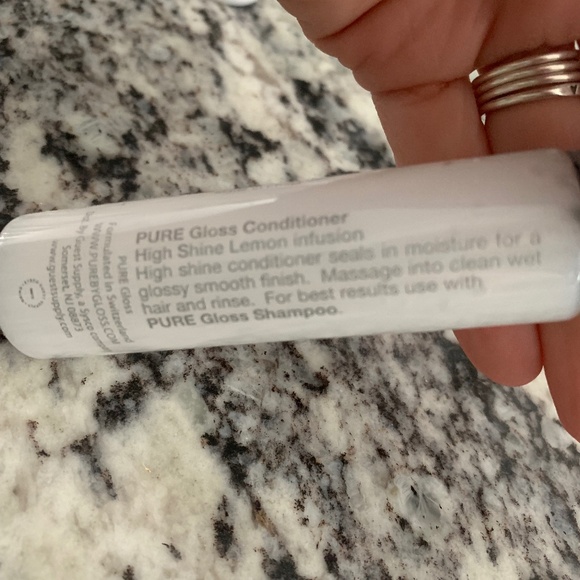 20 Bottles of PURE by Gloss Conditioner 28 ml NEW Unused - Picture 3 of 3